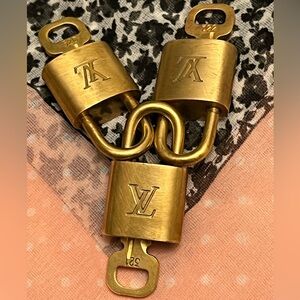 Louis Vuitton - RE-SELLERS - Lot of 3 Lock and Key sets from the 300 Series